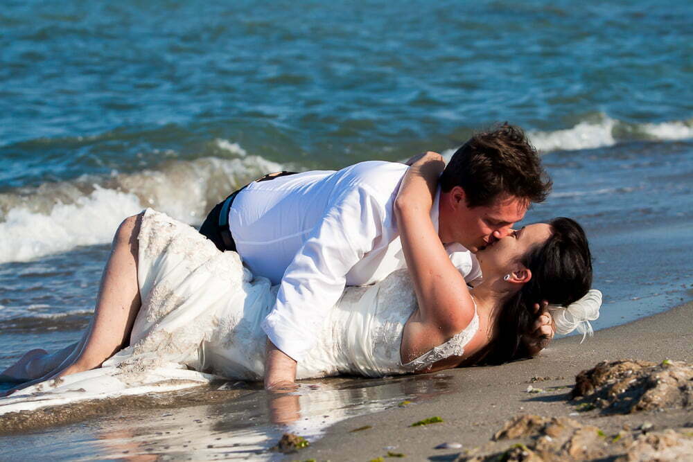 mire si mireasa pe plaja