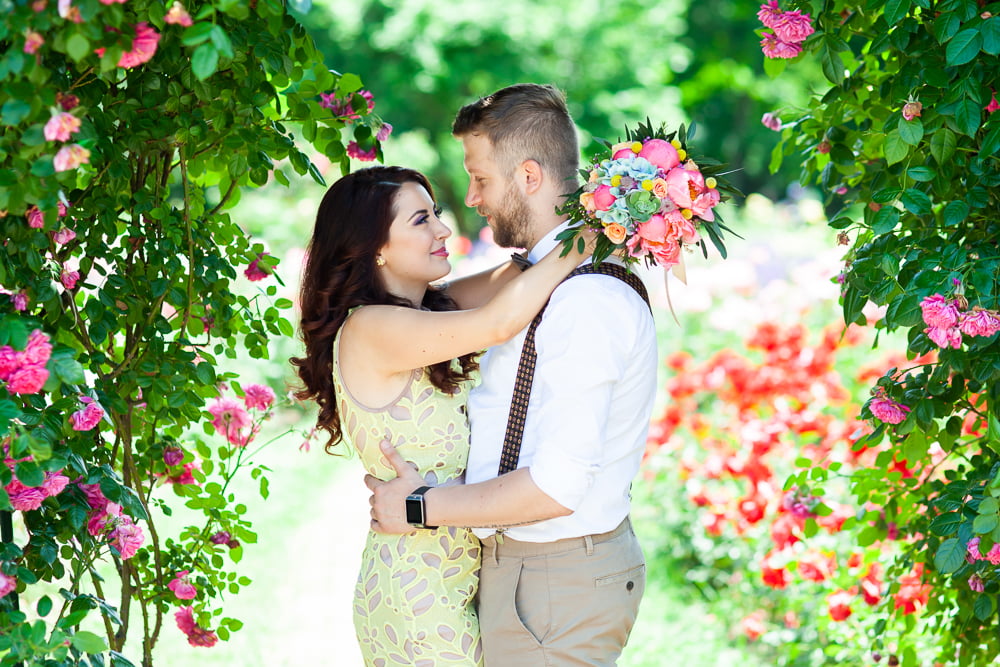Sedinta Alexandra si Alexandru inainte de nunta 4 Cuplu cupola flori