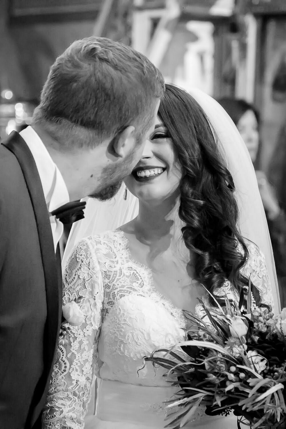 Poze biserica la nunta Alexandra si Alexandru 3 Sarutul mirilor cununie