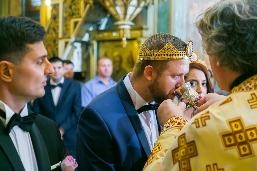 Poze biserica la nunta Alexandra si Alexandru 18 Pahar vin nunta mire