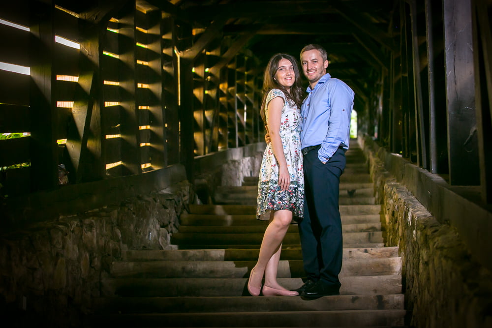 Logodna Ioana si Florin la Sighisoara 6 Cuplu pe scari sighisoara