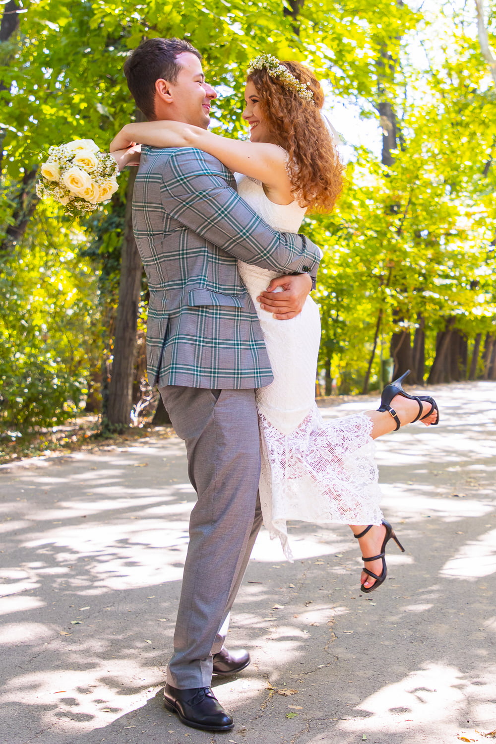 Dansul mirilor in parc