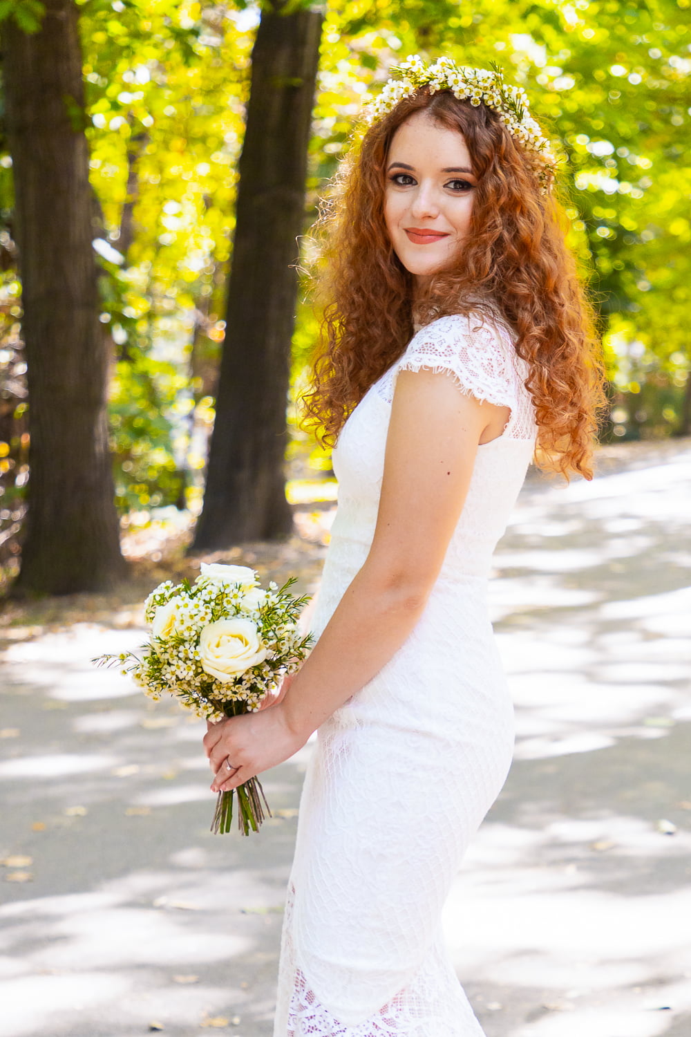 Poza cu mireasa in parc