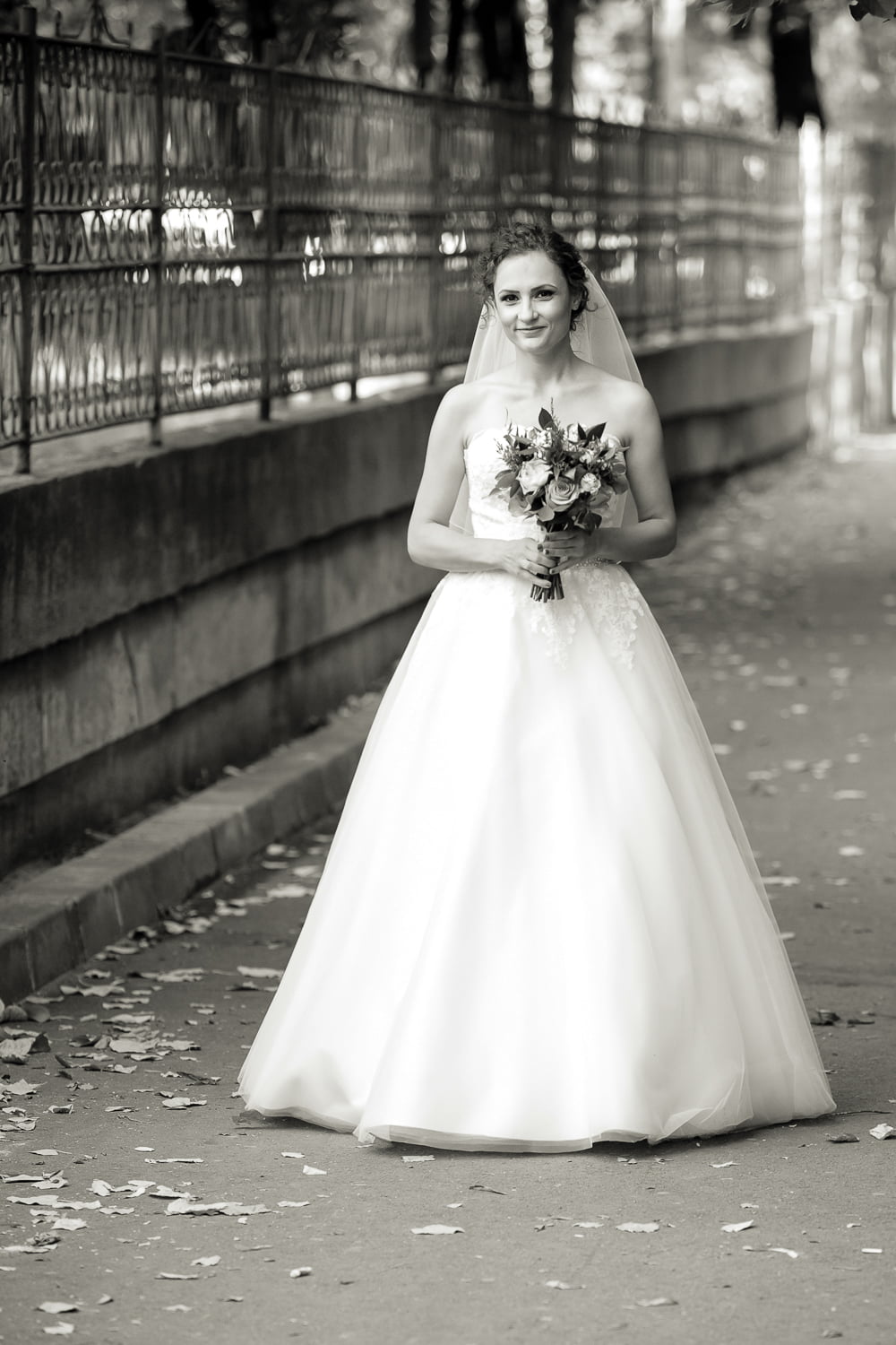 Mireasa alb negru biserica