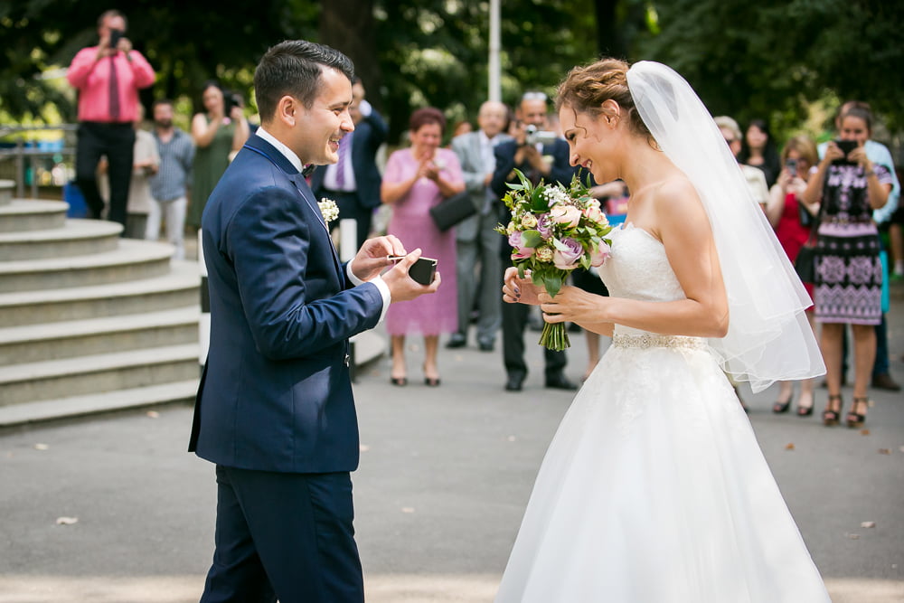 Inel de logodna la biserica