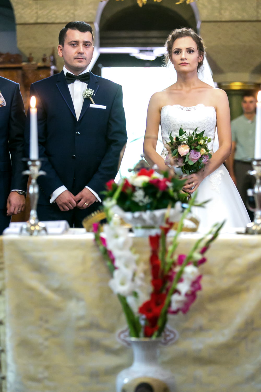 Flori biserica nunta